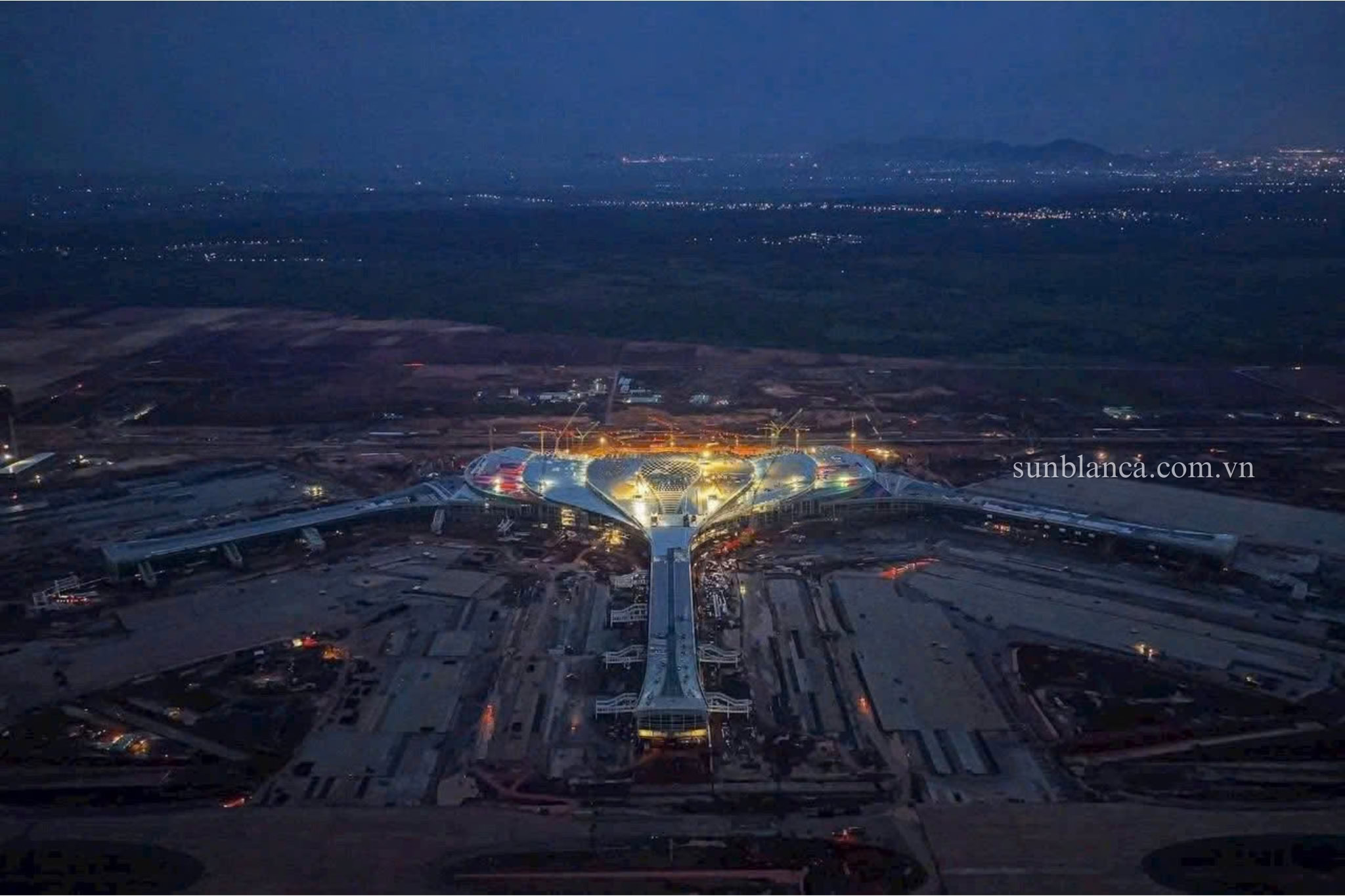 Toàn cảnh tiến độ thi công nhà ga hành khách sân bay quốc tế Long Thành tháng 9/2025.