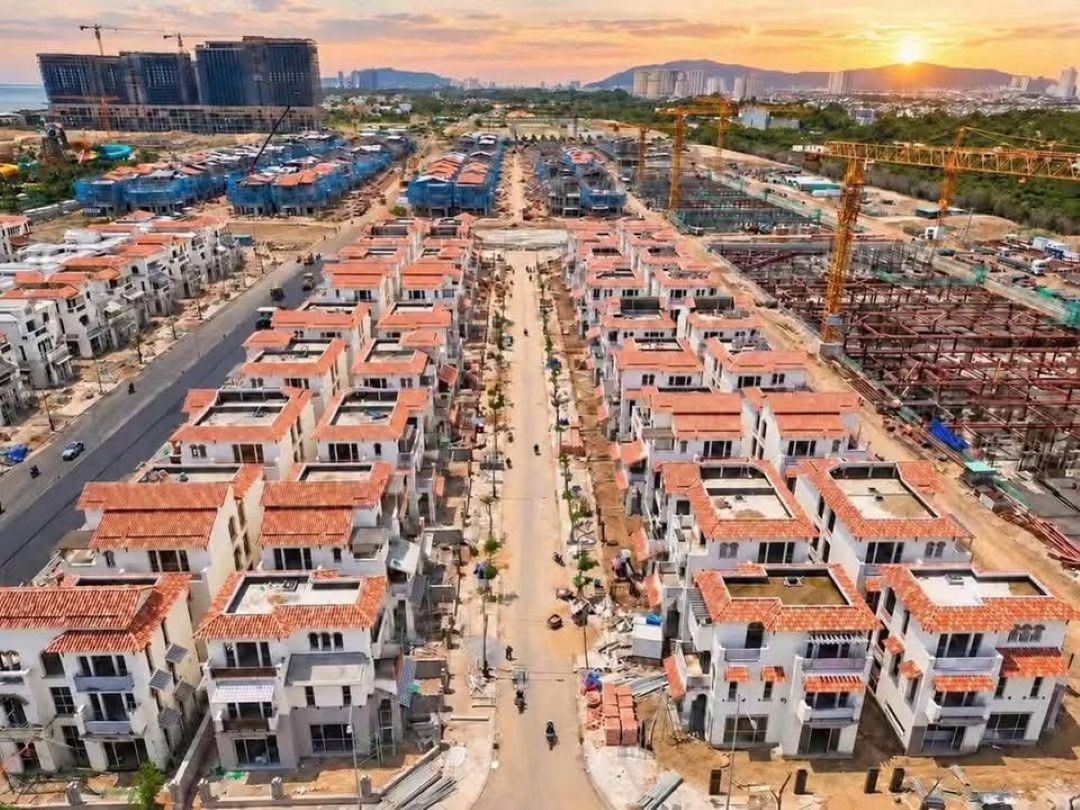 Toàn cảnh đại công trường dự án Blanca City ngày 12/10/2026 nhìn từ trên cao